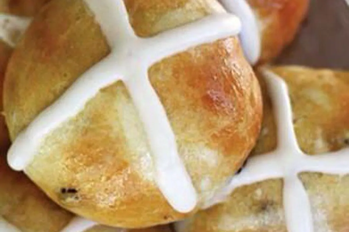 Low-fat Hot Cross Buns