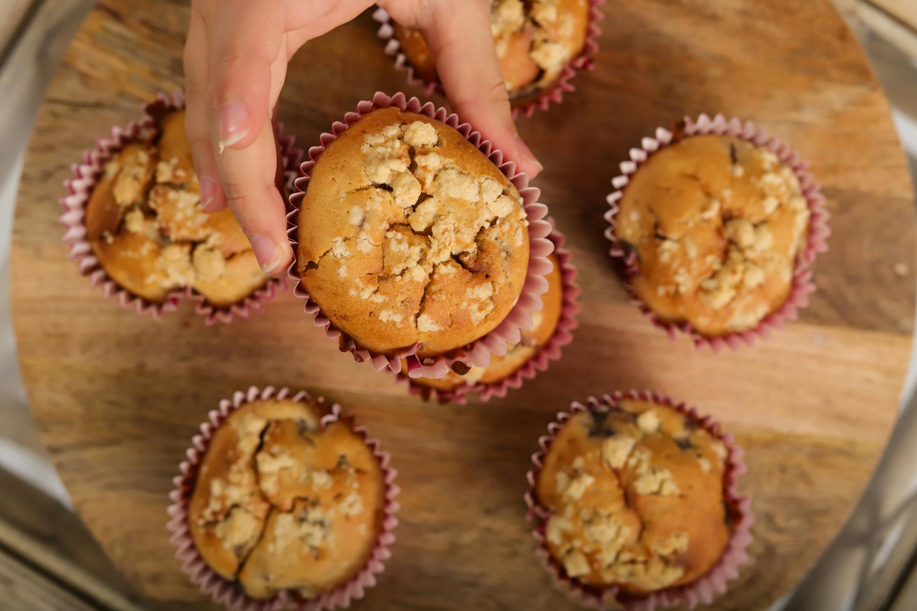 Oat-peach muffins