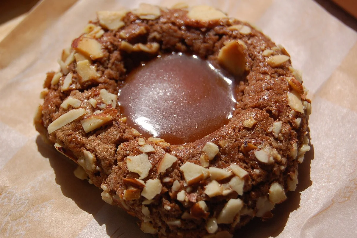 Soft almond cookies