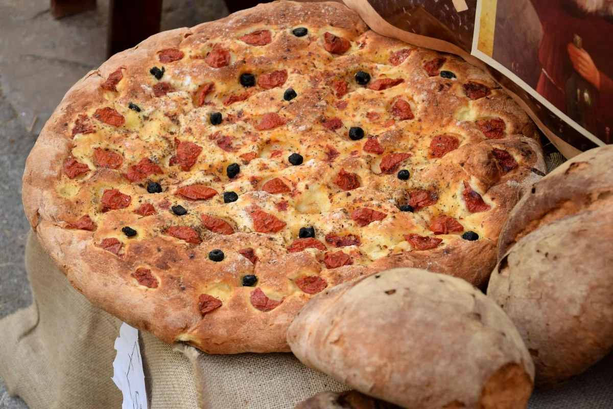 Olive and Sundried Tomato Focaccia Bread