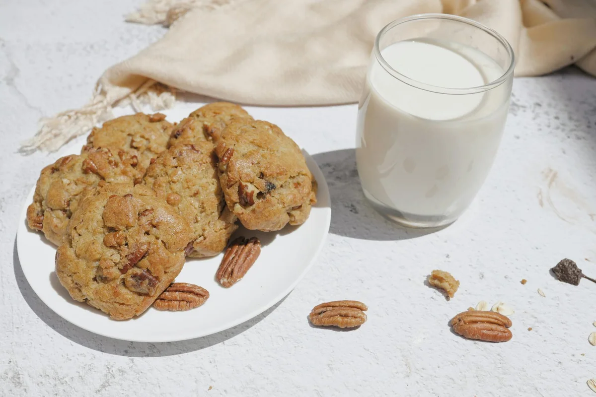 Diabetic-friendly Date Nut Cookies