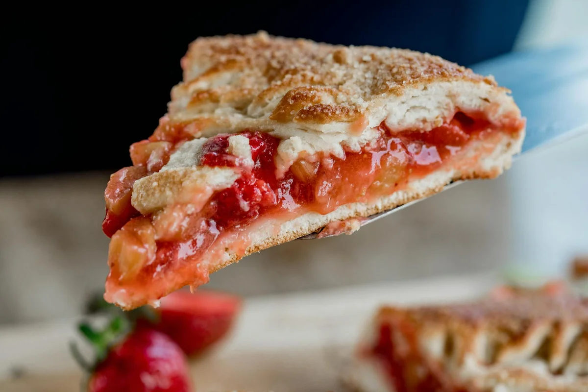 Fresh Strawberry-Rhubarb Pie